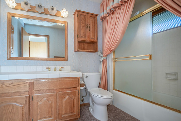 guest bath upstairs