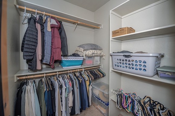 (1)guest bed closet
