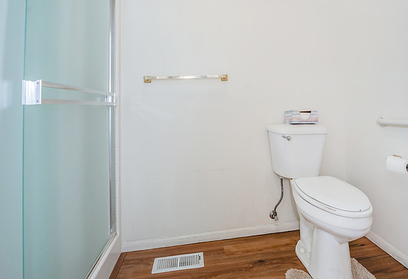 (13) master bath