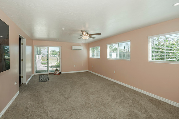 a (24) family room back of home