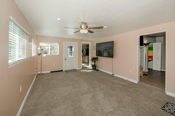 a (25) family room back of home
