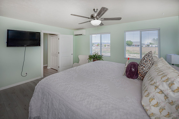 a (32) first master room