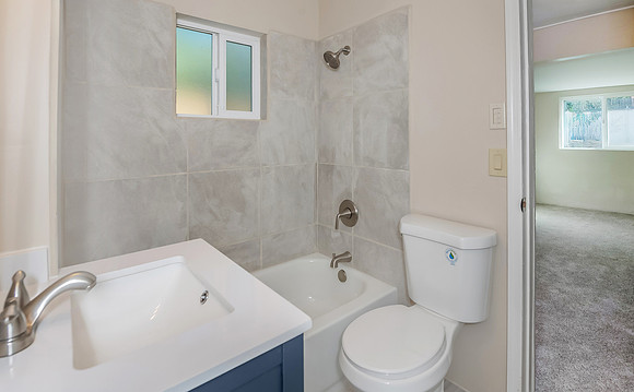 1 (28) jack and jill bath between bedrooms
