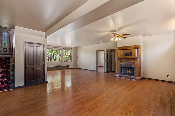 Living Room 2-119 (2)