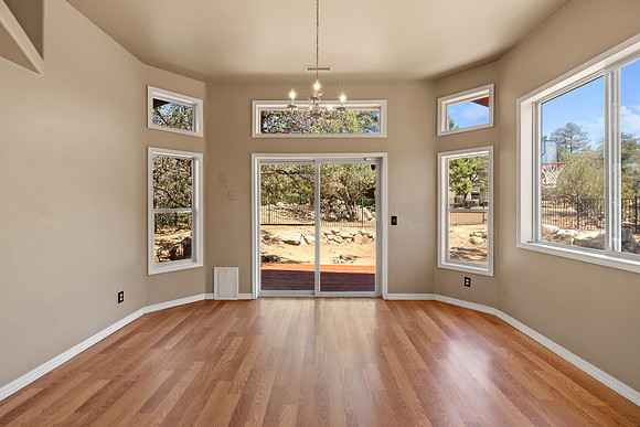 Dining Room-099 (2)