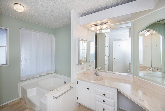 a (28)master bath