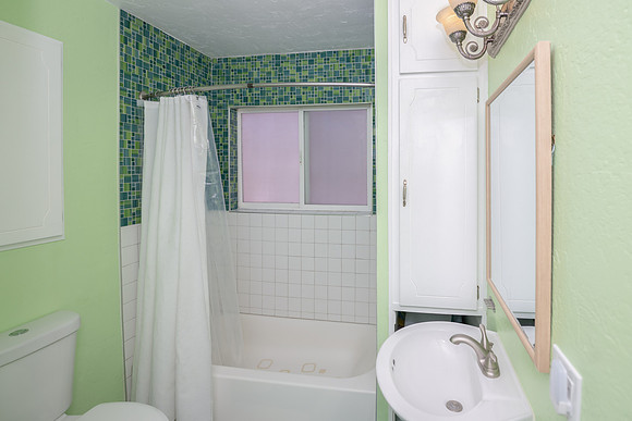 guest full bath 3rd floor