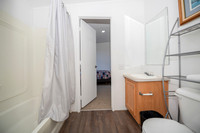 1 (23) jack and jill bath between 2 guest beds