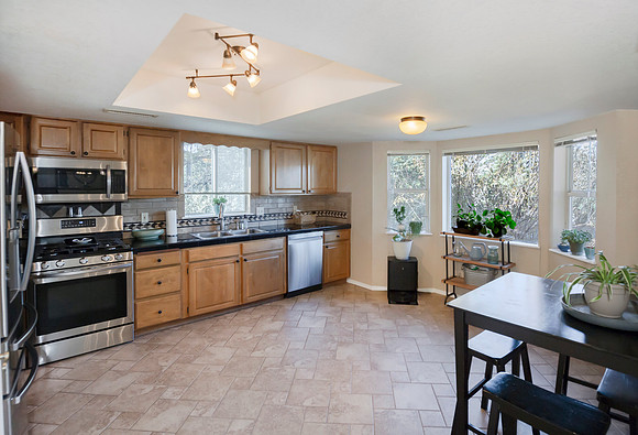 7 KITCHEN