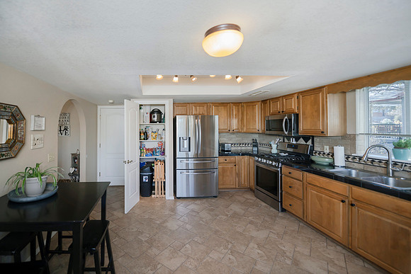 8 KITCHEN