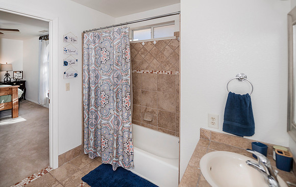 17 GUEST BATH UP