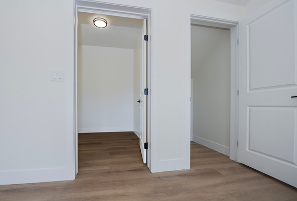 2 stoarge rooms side by side or small closet on the left or office area no closet no window