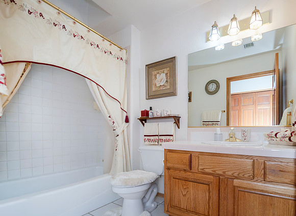 untitled39-guest bathroom