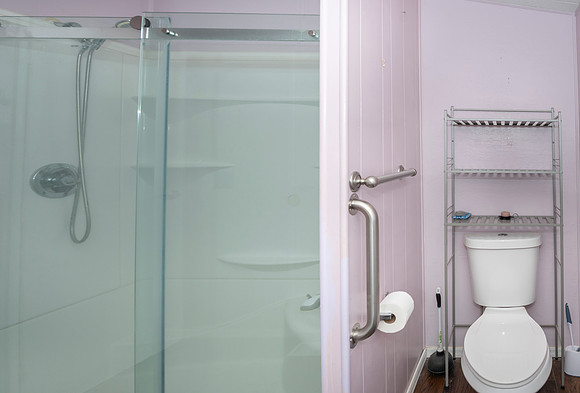 41 Guest bath