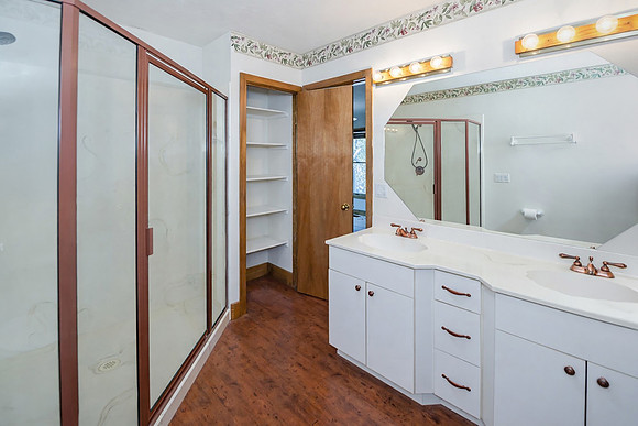 Guest bathroom upstairs (40 of 63)
