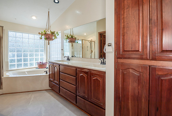 master bath (24 of 63)