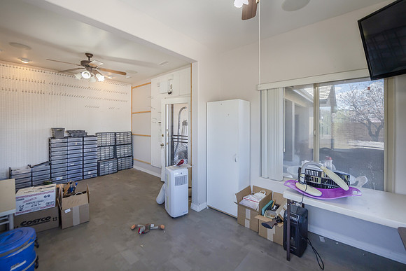DSC_8234 - Separate room off back patio