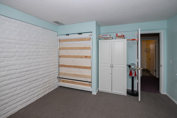 guest room trundle up