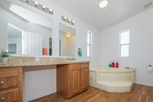 other side of master bath split between walk in closet