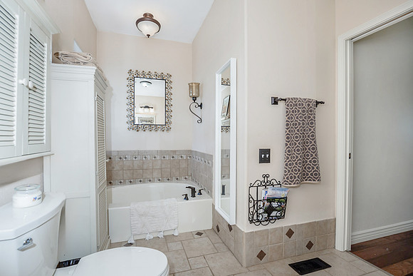 master bath upstairs