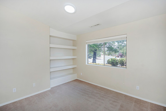 office, no door no closet