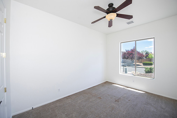 (1) guest bedroom