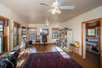 guest house front room1