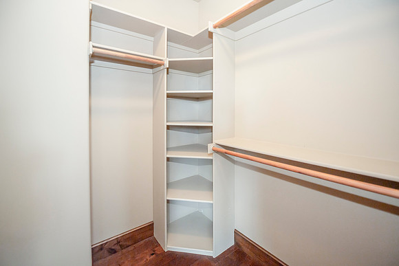 (1)guest closet