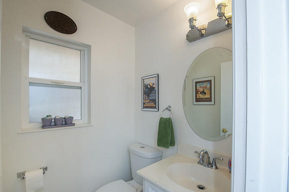 off kitchen 1/2 bath