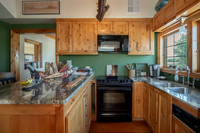 guest house kitchen1