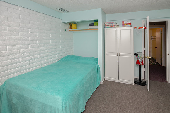 guest room downstairs trundle down