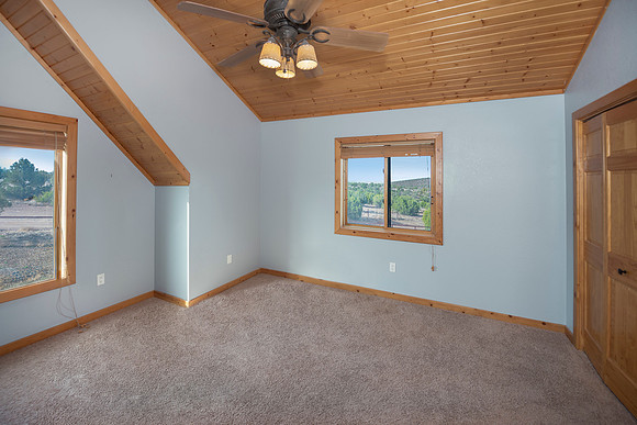 (2)top floor bedroom