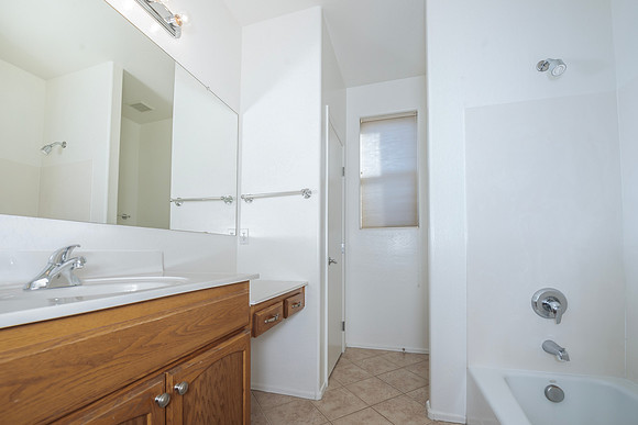 guest bathroom upstairs2