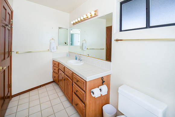 guest bath downstairs1